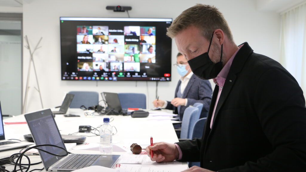 sourander leder mötet