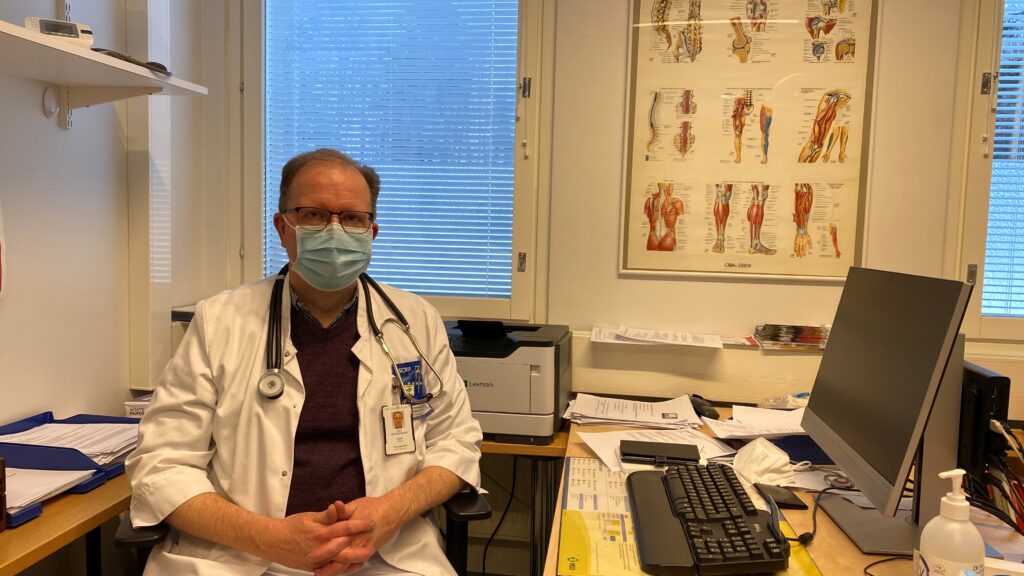 Jeff vid skrivbordet