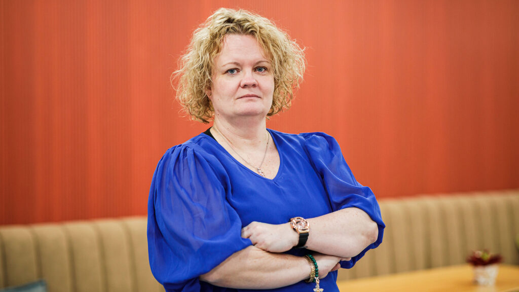 jeanette amper liggande