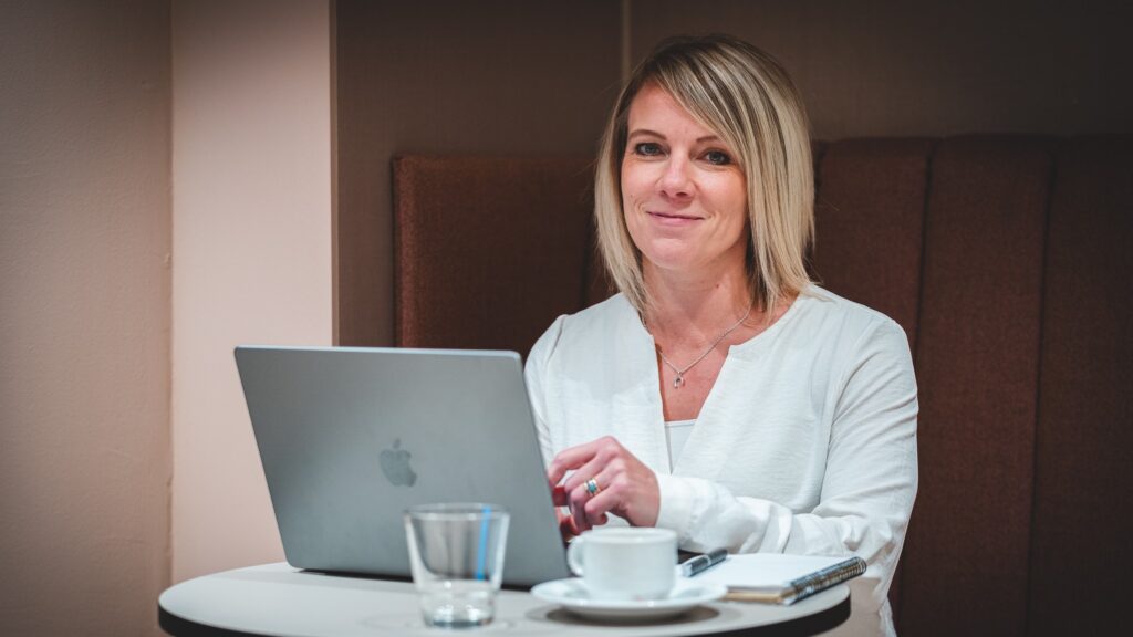 Linda Mannila beskuren press1-mikkepöyhönen